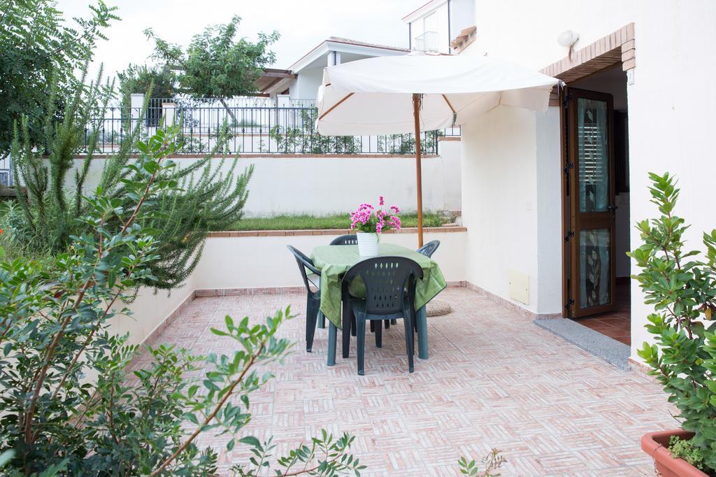 Appartamenti Torre Di Bari Бари-Сардо Экстерьер фото